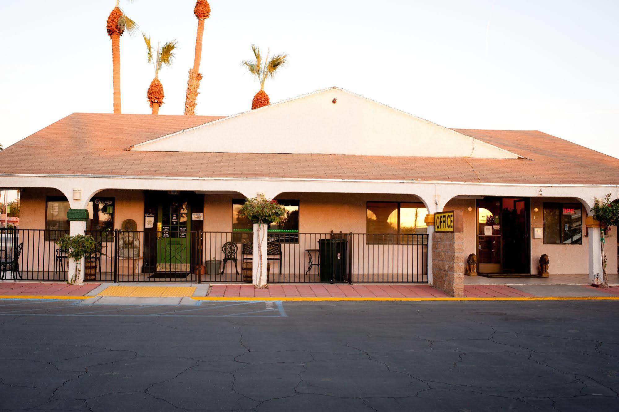 Emerald Inn & Lounge Blythe Exterior photo